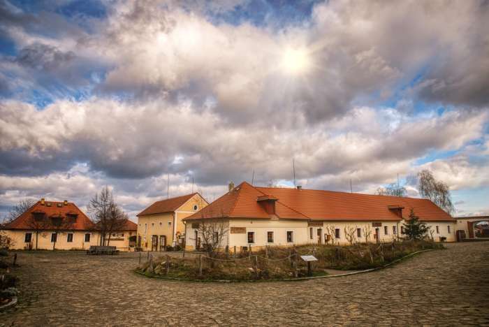 za-krasami-toulcova-dvora