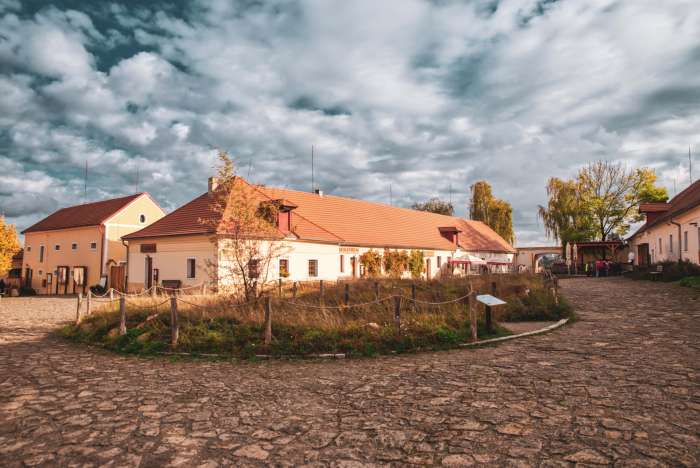 za-krasami-toulcova-dvora