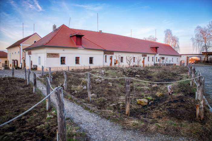 za-krasami-toulcova-dvora