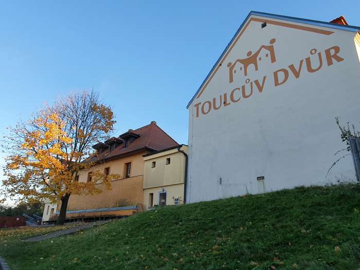 Poslání Toulcova dvora